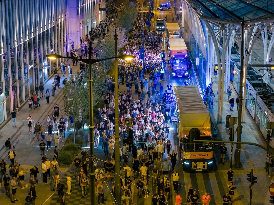 Łódź. To dopiero widok! Największy pochód w historii Parady Wolności w Łodzi z lotu ptaka!