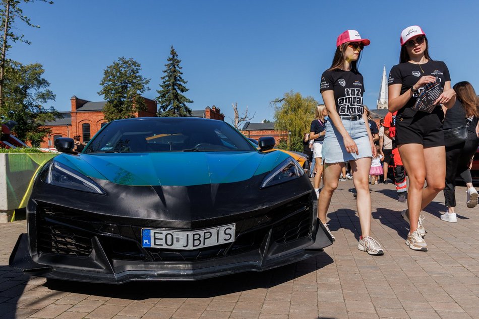 Łódź. Zlot amerykańskich samochodów w Łodzi. Prawdziwe perły motoryzacji