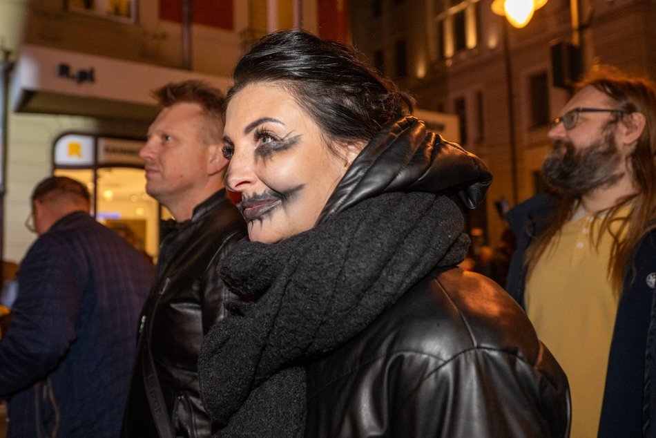 Łódź. Halloweenowa parada przeszła Piotrkowską w Łodzi. Tłumy duchów, czarownic i zombie!