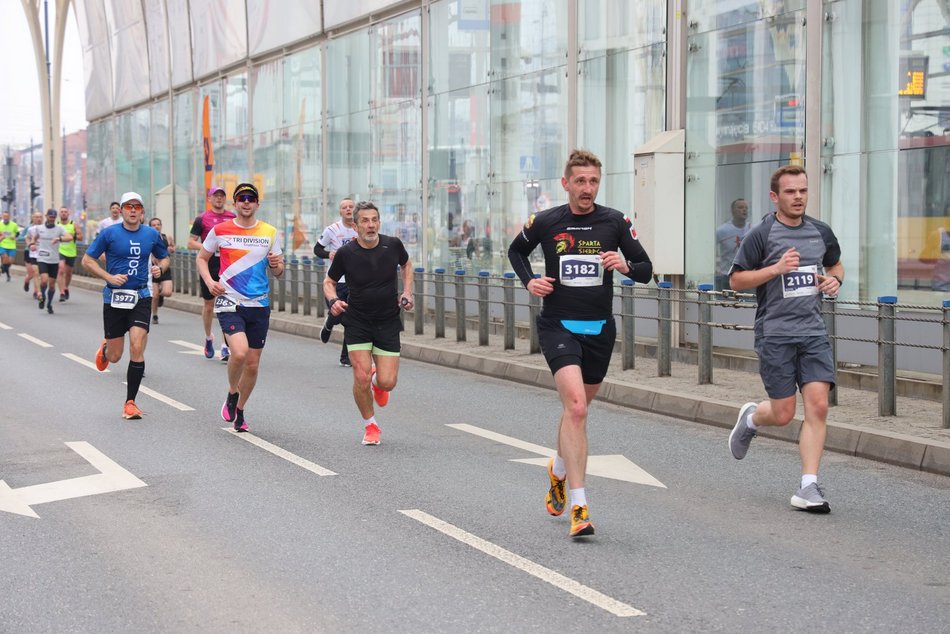 DOZ Maraton 2023. Brałeś udział w biegu? Znajdź się na zdjęciach!