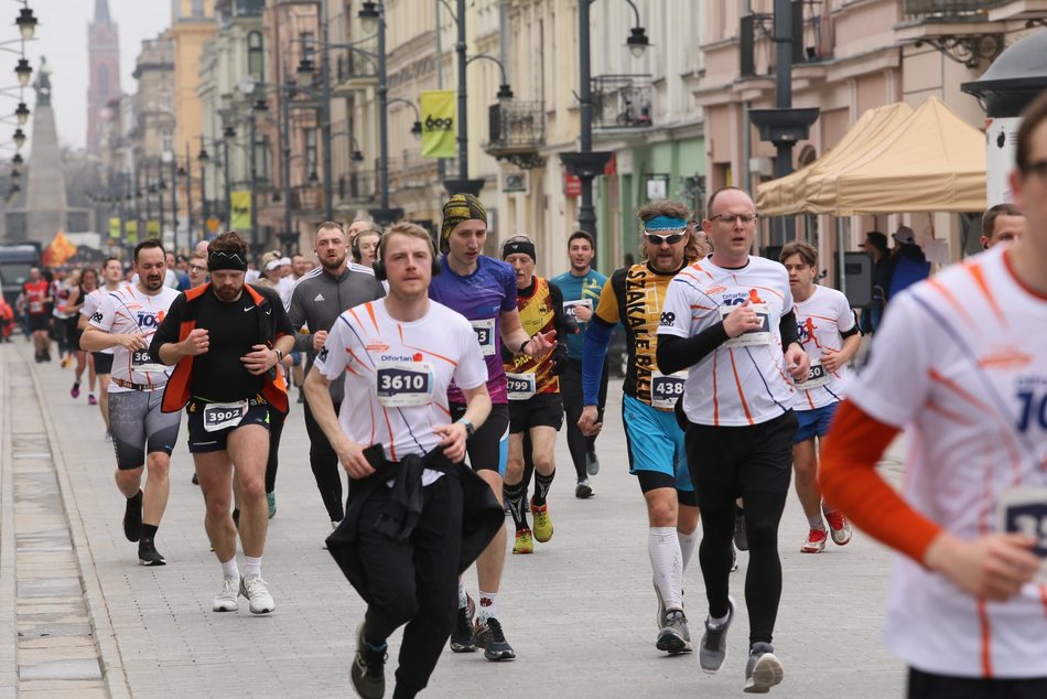 DOZ Maraton 2023. Brałeś udział w biegu? Znajdź się na zdjęciach!