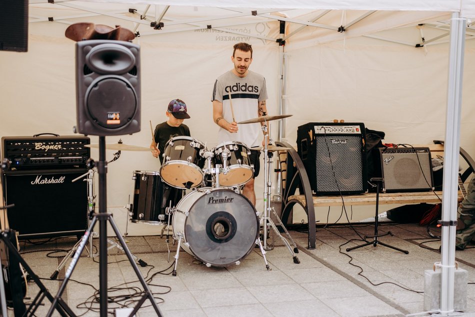 dzieci podczas zabawy