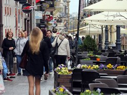 Dzień Flagi w Łodzi. Tłumy mieszkańców na Piotrkowskiej [ZDJĘCIA]