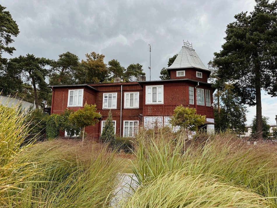 Kolumna-Las, Łask, zabytkowe wille, architektura drewniana