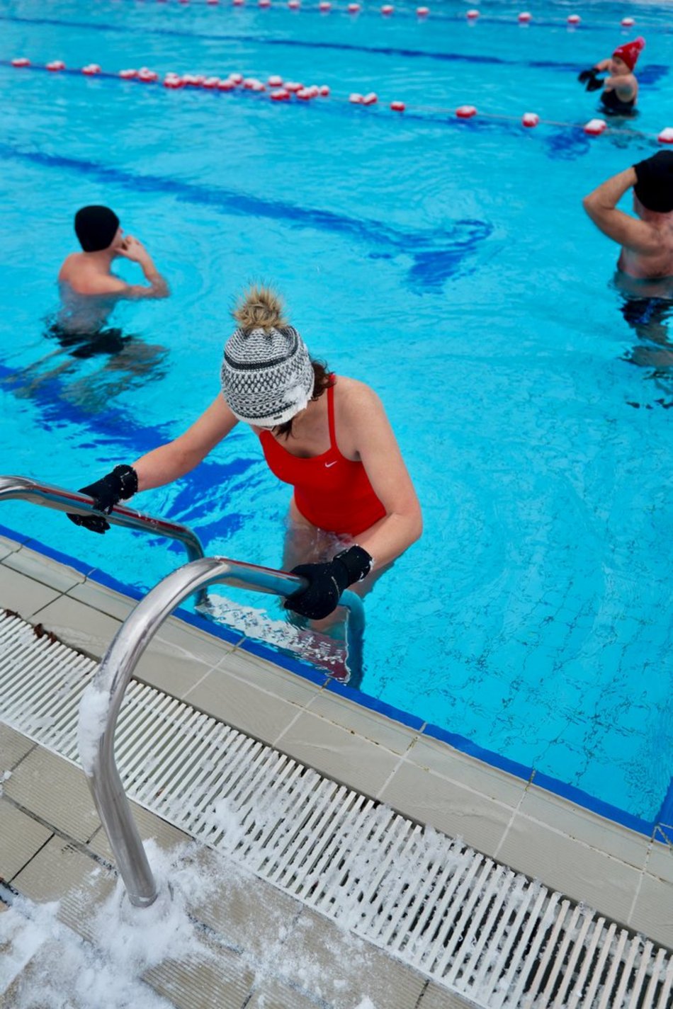 Łódź. Morsowanie w Aquaparku Fala