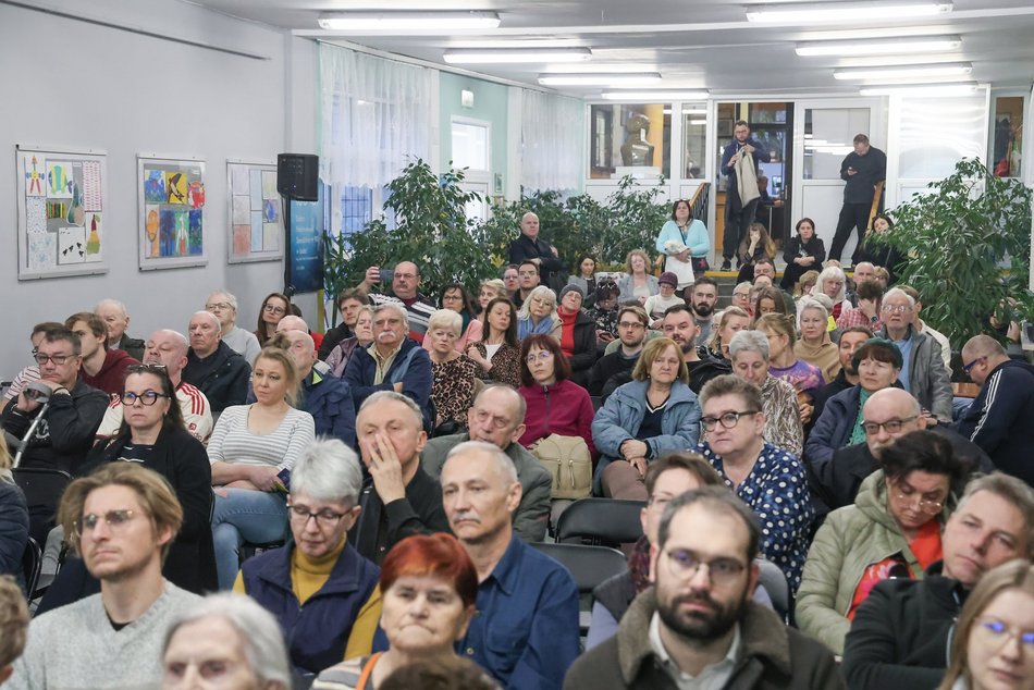 Łódź. Kolej Dużych Prędkości w Łodzi. Pełna sala na spotkaniu z inwestorem i wykonawcą