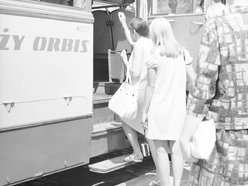 Długie kolejki symbolicznym obrazem lat 80. XX w. Jak było w Łodzi?