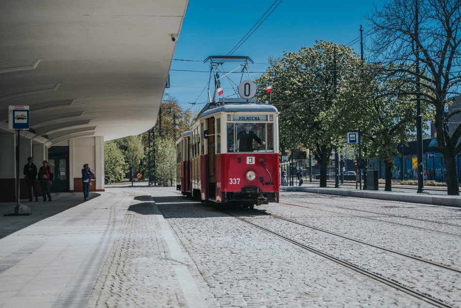 Łódź. Łódzkie Linie Turystyczne przyciągają tłumy. Kultowe pojazdy MPK Łódź znów hitem podróżnych!