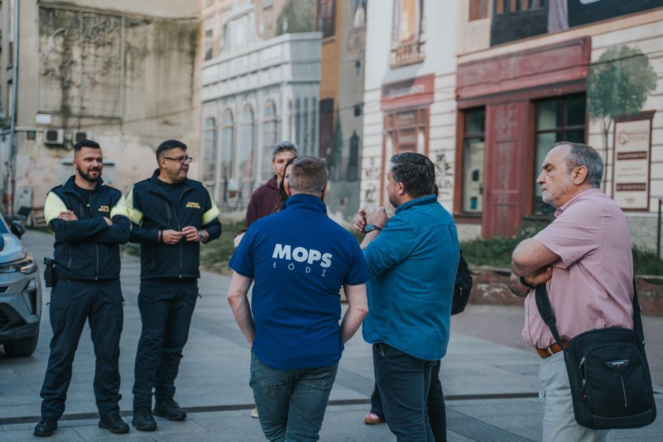 Łódź. Namiot Pełen Wsparcia w Pasażu Schillera już działa! Specjaliści pomagają potrzebującym