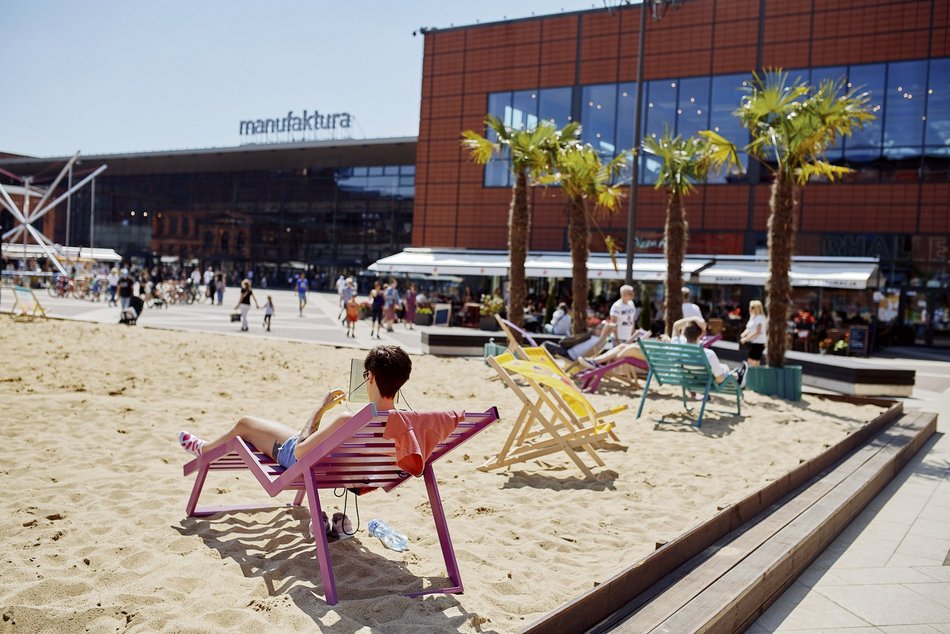 Łódź. Plaża i beach bar wracają do Manufaktury w Łodzi! Kiedy wielkie otwarcia?