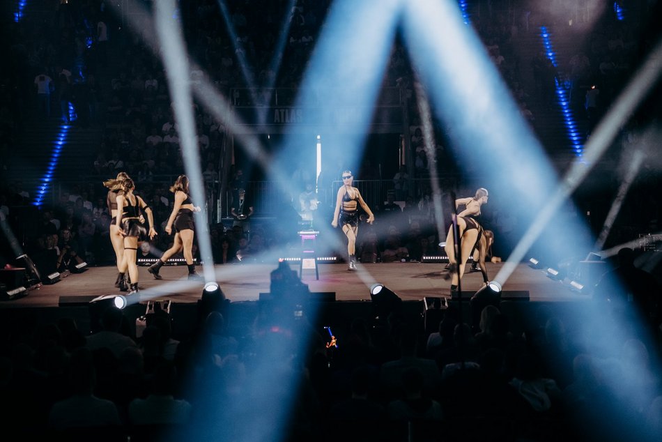 Rafał Pacześ wystąpił w Atlas Arenie. Salwy śmiechu wywołał program „Prokura Tour’a”