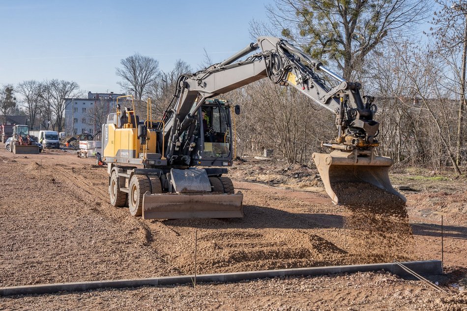 Łódź. Remont dworca w Koluszkach. Nowy parking, stacja rowerowa, przystanek autobusowy i więcej