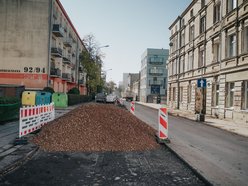 Remont Przędzalnianej w Łodzi nabrał tempa. Zerwali już połowę jezdni