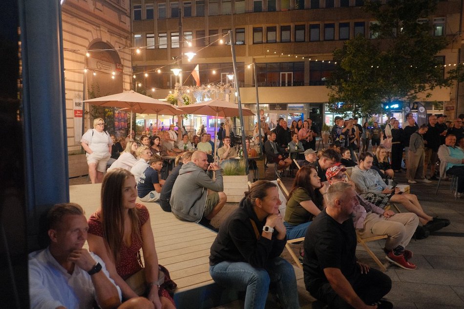 Łódź. Stand-up na Piotrkowskiej. W pasażu Schillera znów było pełno dobrego humoru