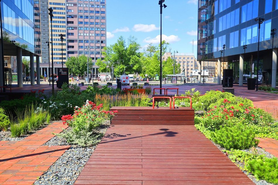 Łódź. Zieleń przy Bramie Miasta w Łodzi. Chwila oddechu w samym centrum