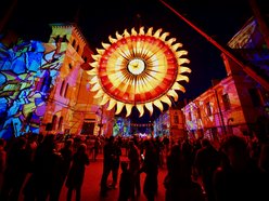 Wielkie słońce oświetla plac Wolności! Niezwykła atrakcja na Light Move Festival 2025 Łódź