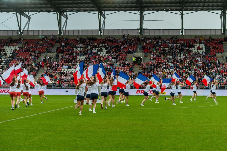 Łódź. Mecz Gwiazd w Łodzi. Na murawie Boniek, Krzynówek, Krychowiak
