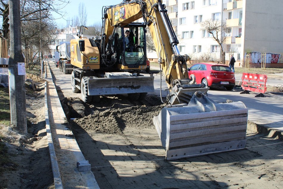 Remonty ulic w Łodzi po zimowej przerwie. Drogowcy wrócili i pracują pełną parą
