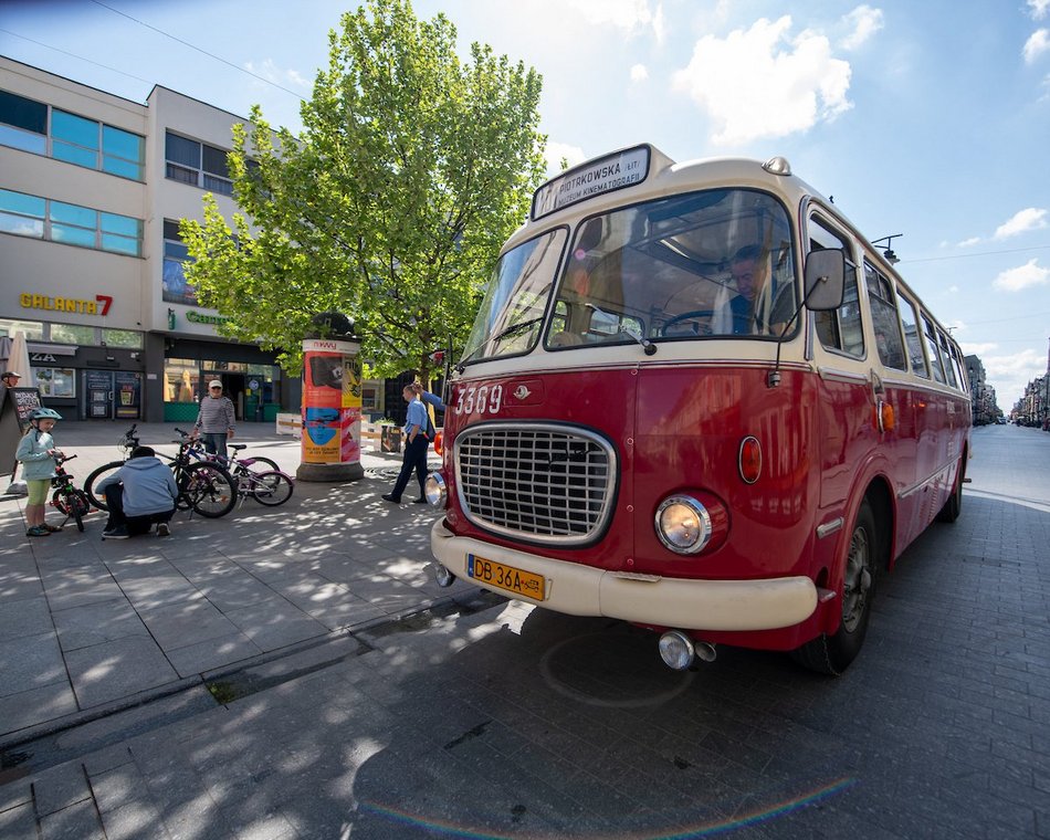 Łódź. Łódzkie Linie Turystyczne kończą sezon. Wybierz się na przejażdżkę zabytkowymi pojazdami!