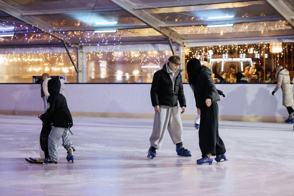 Ostatnie dni lodowiska w Manufakturze! Łodzianie korzystają z uroków zimy!
