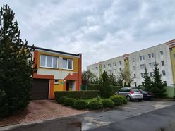 Łódź. Ukryte domki pomiędzy blokami w Łodzi. Niby Zarzew, a jak nadmorski kurort!