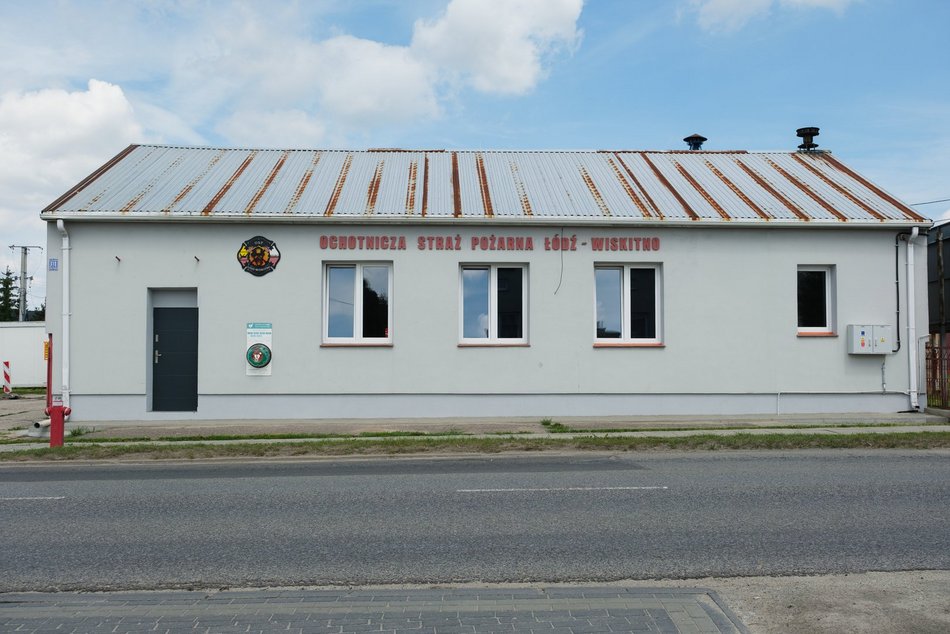Łódź. Remiza OSP na Wiskitnie w Łodzi pięknieje. Remont dachu, nowe okna, łazienki oraz kuchnia