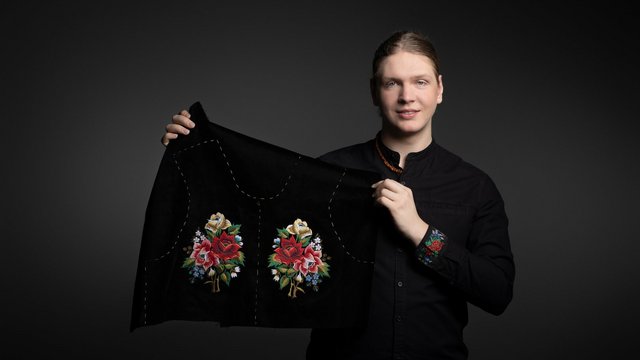 Student z Łodzi o pasji do haftowania. Piotr Pejski kocha tradycyjne rzemiosło!