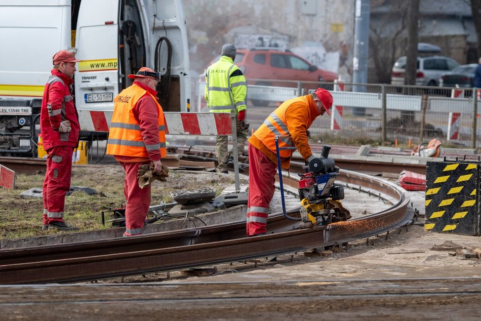 Łódź. Remont torowiska na Placu Niepodległości w Łodzi. Kiedy tramwaje wrócą na Pabianicką?