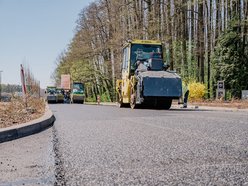 Łódź. Remont Szczecińskiej. Drogowcy kładą asfalt