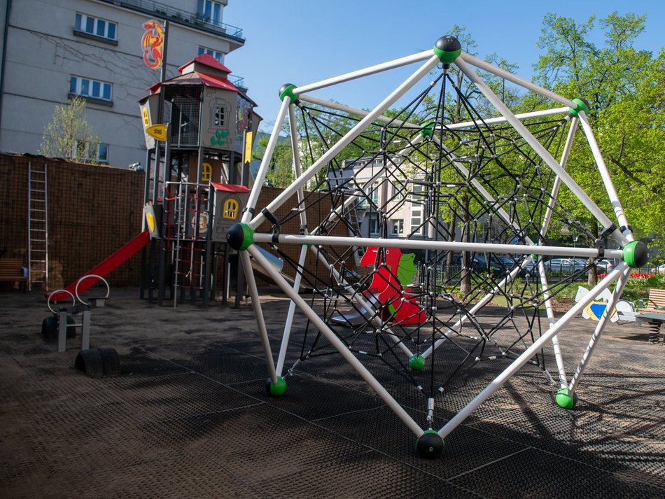 Plac Komuny Paryskiej w remonecie