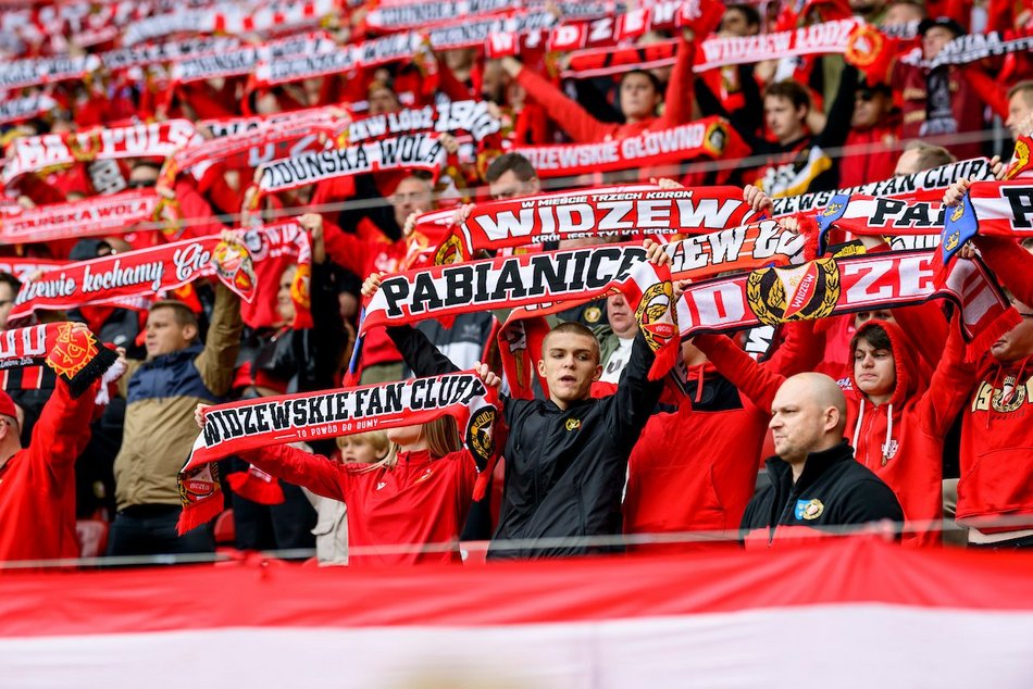 Łódź. Kibice na meczu Widzewa Łódź z Rakowem Częstochowa