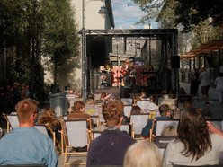 Granie w bramie w Łodzi. Klimatyczny koncert dali Andy birds