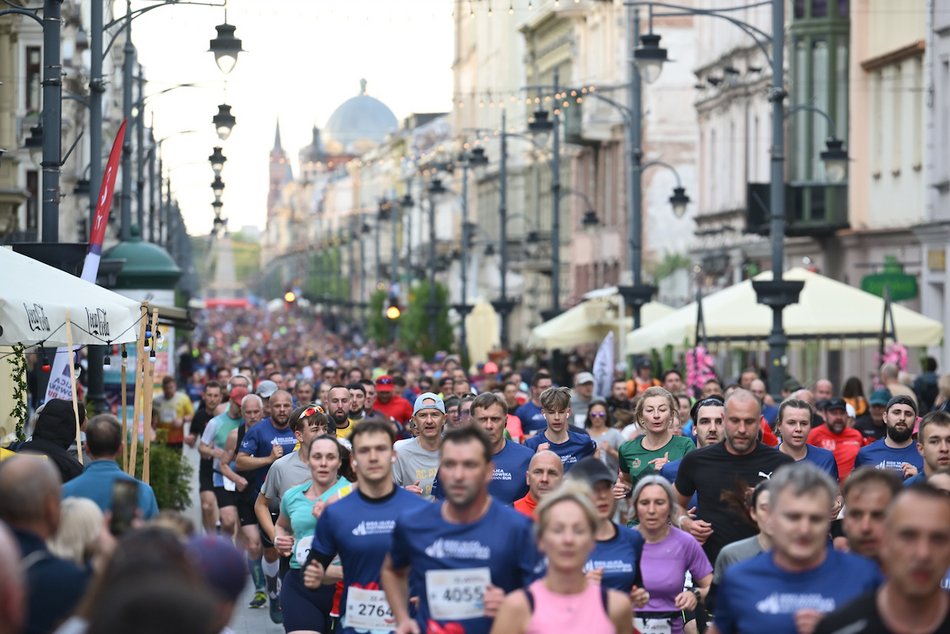 Łódź. Bieg Ulicą Piotrkowską Rossmann Run 2025 wystartował! Walka o życiowe rekordy