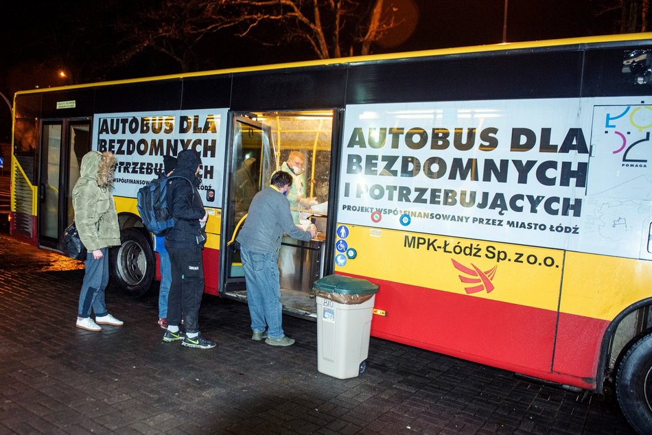 Autobus dla bezdomnych i potrzebujących w Łodzi