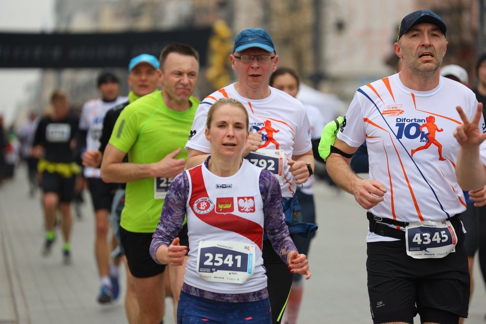 DOZ Maraton 2023. Brałeś udział w biegu? Znajdź się na zdjęciach!