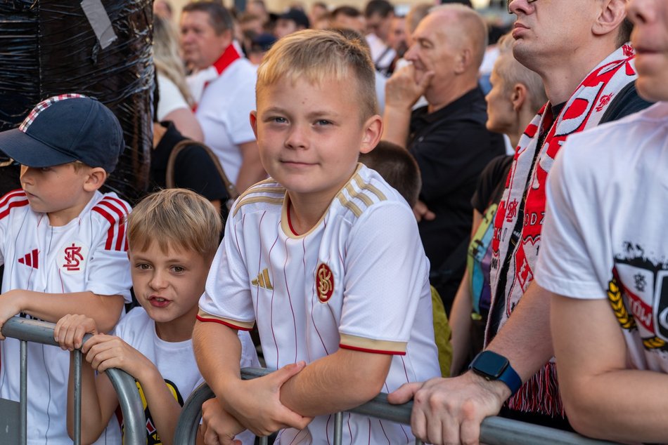 ŁKS Łódź zaprezentował skład na placu Wolności! Byłeś/aś tam? Odszukaj się w galerii