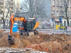 Łódź. Nowe mieszkania miejskie na Bałutach w Łodzi Młynarska 20 koparki i budowa