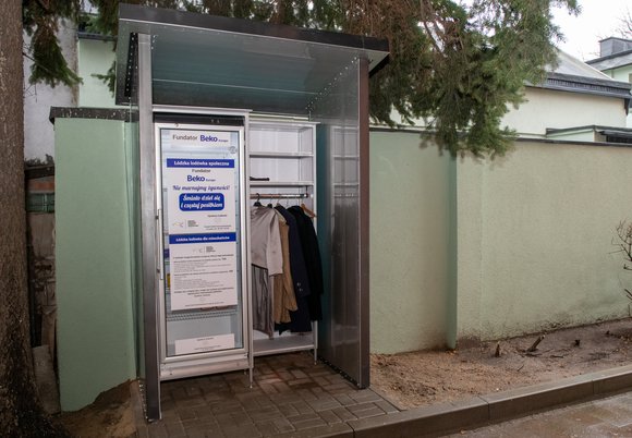 Nowa lodówka społeczna w Łodzi. Masz nadmiar jedzenia? Nie wyrzucaj, podziel się!