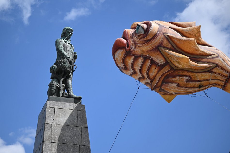 Kolorowa parada przeszła Piotrkowską z okazji urodzin Manufaktury