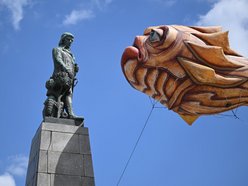 Kolorowa parada przeszła Piotrkowską z okazji urodzin Manufaktury