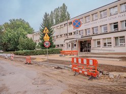 Łódź. Trwa budowa nowej nawierzchni na Gandhiego