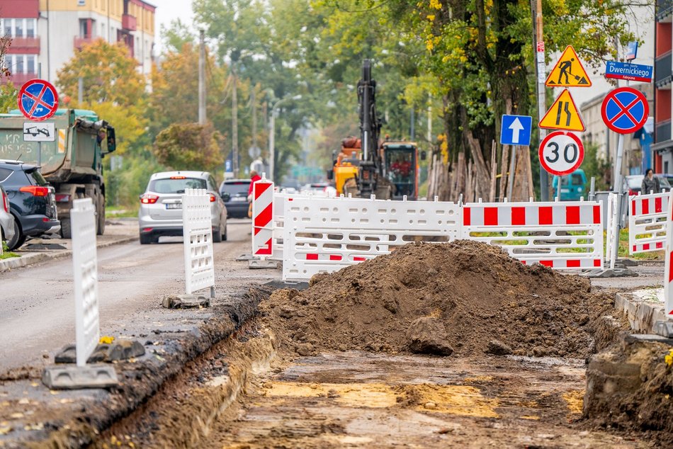 Remont Źródłowej w Łodzi. Jest już nowy asfalt, przystanki MPK Łódź prawie gotowe