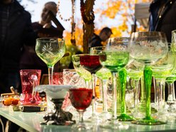 Łódź. Targ Staroci na Księżym Młynie w Łodzi. Rękodzieła, biżuteria, winyle i wiele więcej