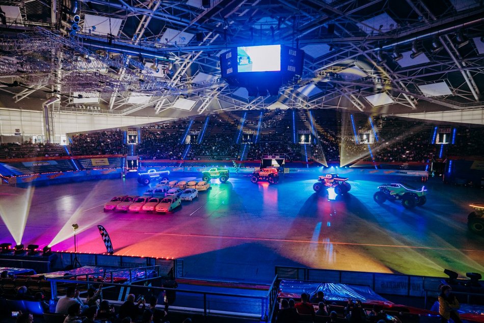 Świecące w ciemności Monster Trucki w Atlas Arenie