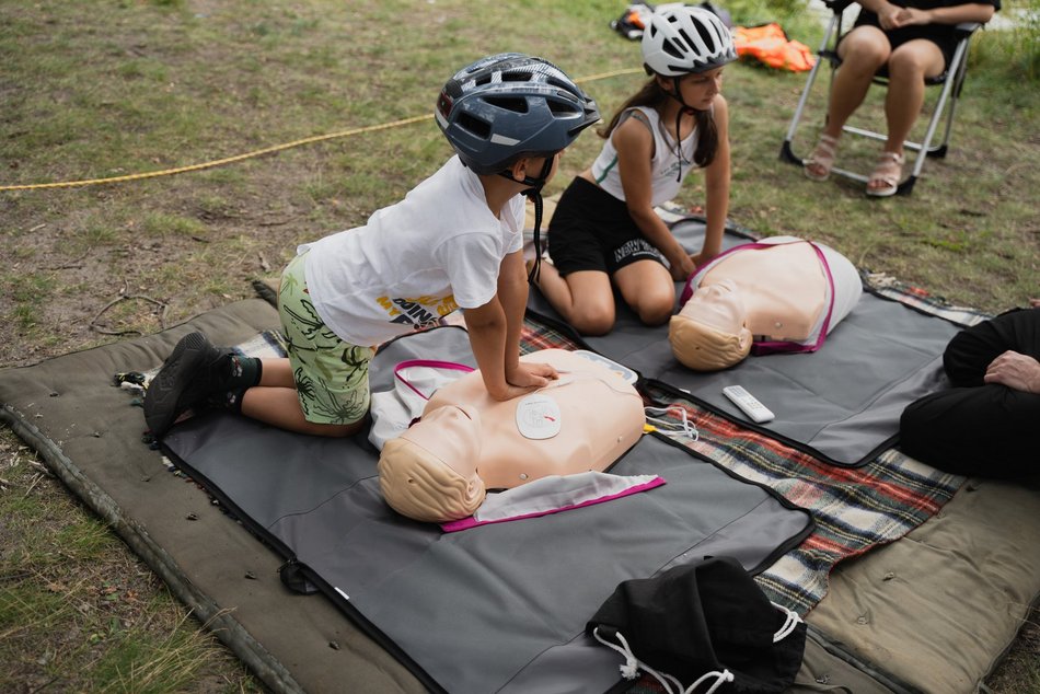 Chill na pikniku w Arturówku z okazji 602. Urodzin Łodzi. Alpaki, dmuchańce i bańki mydlane