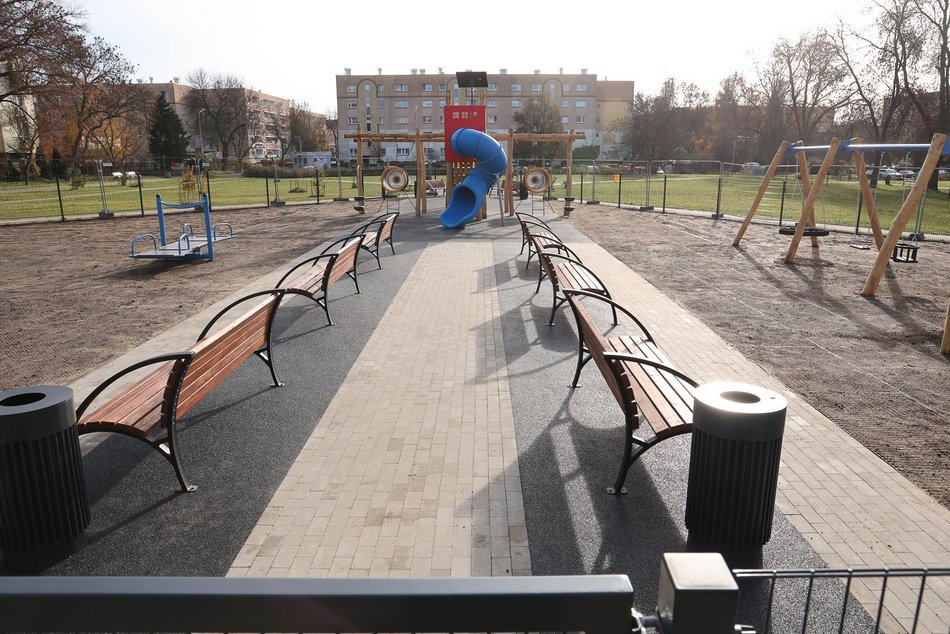 Plac zabaw w parku Chojny-Zatorze