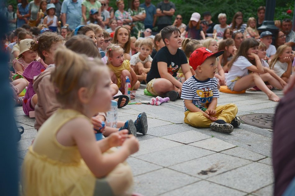 Łódź. Baśniowa Piotrkowska w Łodzi. Teatr Barnaby zapewnił dobrą zabawę całej rodzinie!