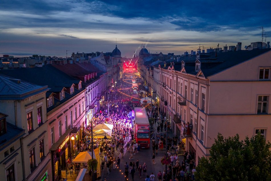 Łódź. To dopiero widok! Największy pochód w historii Parady Wolności w Łodzi z lotu ptaka!