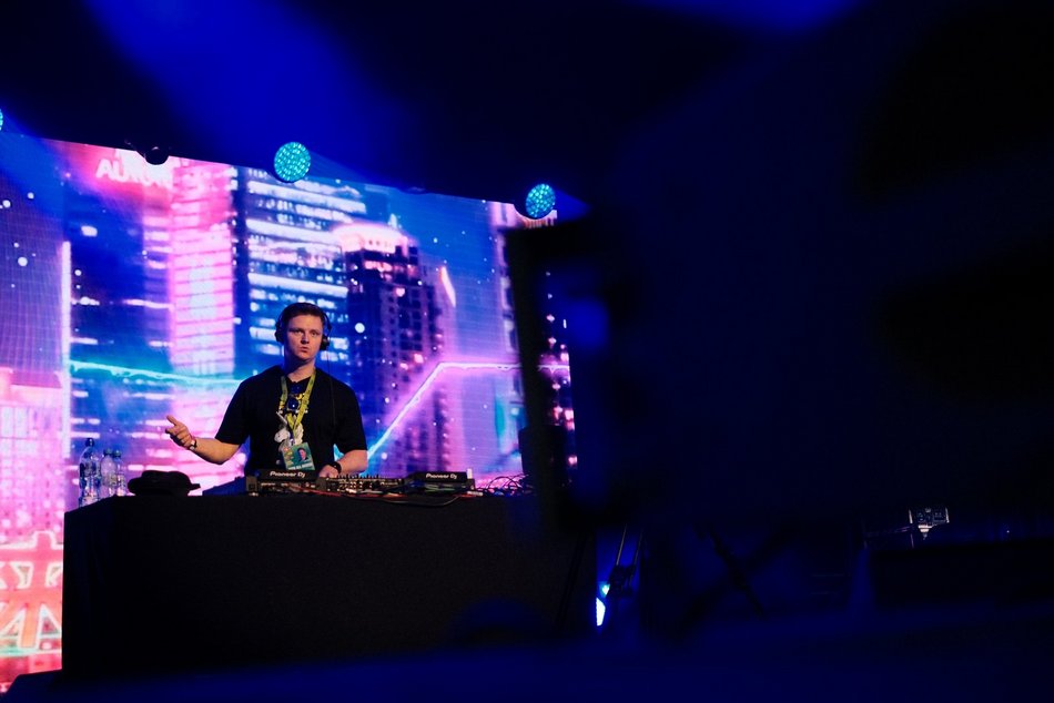 Didżeje rozgrzewają publiczność Łódź Summer Festival 2025. Muzyczne sety między koncertami