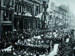 Łódź. Odzyskanie niepodległości w Łodzi. Ferment wolności czuć było w całym mieście